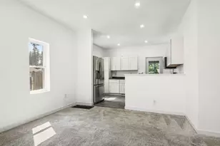 655 W Clark St, Freeport, IL 61046 - Photo 10