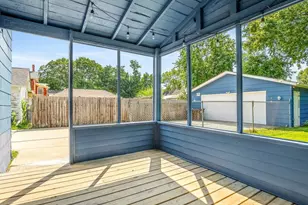 655 W Clark St, Freeport, IL 61046 - Photo 26