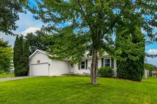 5387 Pocono Dr, Loves Park, IL 61111 - Photo 2