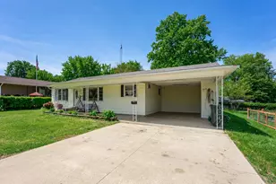 415 S Genoa St, Genoa, IL 60135 - Photo 1