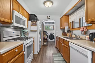 415 S Genoa St, Genoa, IL 60135 - Photo 8