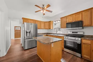 725 11th St, Dekalb, IL 60115 - Photo 8