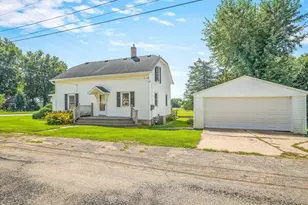 15 W Walnut St, Cedarville, IL 61013 - Photo 2