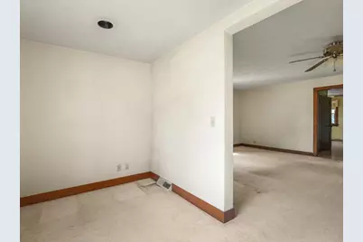 15 W Walnut Street, Cedarville, IL 61013 - Photo 12