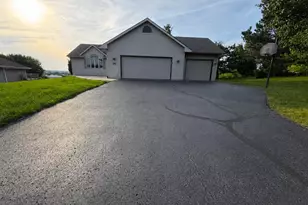 7650 Hawks Ridge Rd, Machesney Park, IL 61115 - Photo 2