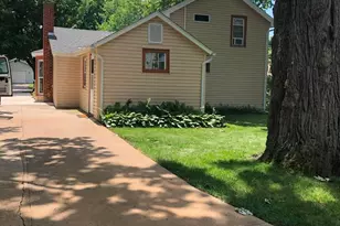 219 W 4th St, Pecatonica, IL 61063 - Photo 4