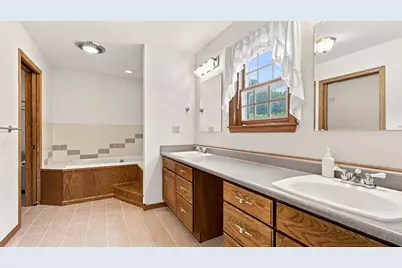 1135 W Menzemer, Elizabeth, IL 61028 - Photo 24