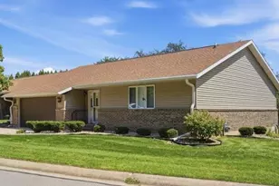 801 Quail Ridge Dr, Freeport, IL 61032 - Photo 2