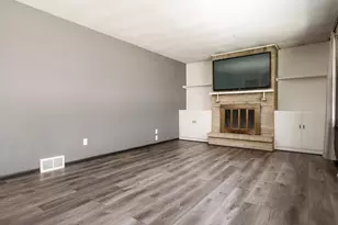 5094 Safford Rd, Rockford, IL 61101 - Photo 10