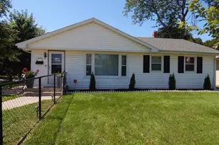 1474 S Carroll Ave, Freeport, IL 61032 - Photo 2