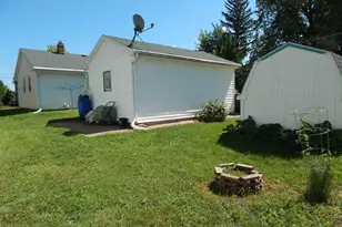 1474 S Carroll Ave, Freeport, IL 61032 - Photo 8