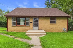 1524 Victoria Ave, Rockford, IL 61102 - Photo 2