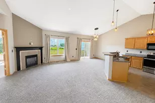 11802 River Hills Pkwy, Rockton, IL 61072 - Photo 6