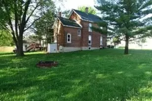 355 N Foley Ave, Freeport, IL 61032 - Photo 2