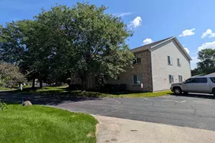 5553 Andrews Dr, Roscoe, IL 61073 - Photo 2