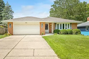 815 Parkside Dr, Rockford, IL 61108 - Photo 4