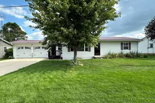 205 Sherwood Ln, Lena, IL 61048 - Photo 2