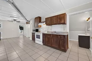 110 W 3rd St, Belvidere, IL 61008 - Photo 8