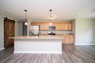 5604 Jackie's Dr, Loves Park, IL 61111 - Photo 4