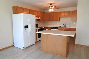 605 Southtowne Dr, Belvidere, IL 61008 - Photo 4
