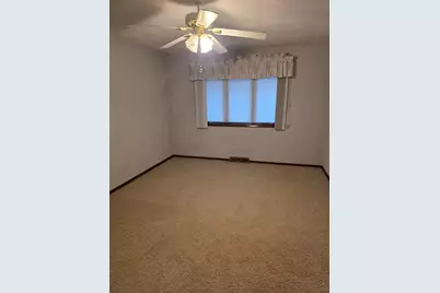 802 N Greenfield Drive, Freeport, IL 61032 - Photo 12