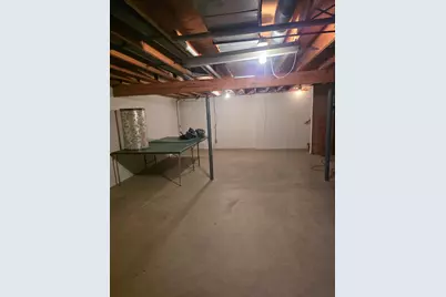 802 N Greenfield Drive, Freeport, IL 61032 - Photo 18