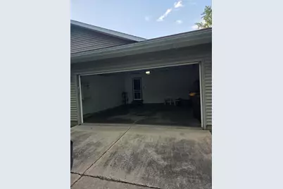802 N Greenfield Drive, Freeport, IL 61032 - Photo 6