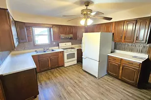 616 Julien St, Belvidere, IL 61008 - Photo 2