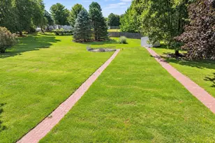 6727 Sawmill Dr, Roscoe, IL 61073 - Photo 10