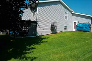 6727 Sawmill Dr, Roscoe, IL 61073 - Photo 8