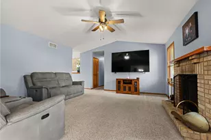 147 Autumnwood Ln, Davis Junction, IL 61020 - Photo 4