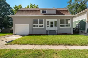 103 E Roosevelt St, Freeport, IL 61032 - Photo 1