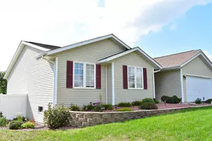 11178 Jasmine Dr, Roscoe, IL 61073 - Photo 2