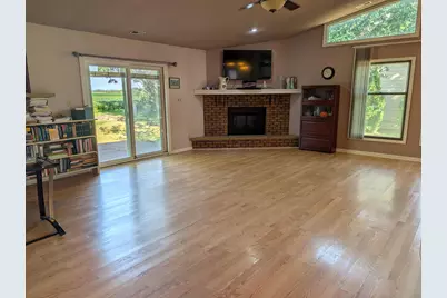 1016 Baxter Lane, Freeport, IL 61032 - Photo 2