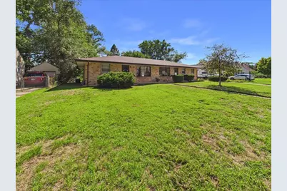 409-411 Glendale Road, Loves Park, IL 61111 - Photo 2