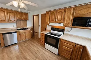 437 E 11th St, Pecatonica, IL 61063 - Photo 16