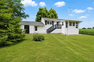 437 E 11th St, Pecatonica, IL 61063 - Photo 38