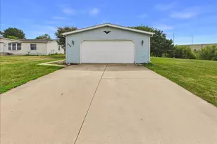 933 Micole Dr, Belvidere, IL 61008 - Photo 4