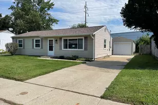 1422 Kingsley Dr, Machesney Park, IL 61115 - Photo 2