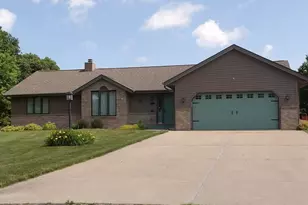 538 Sandra Cir, Freeport, IL 61032 - Photo 1