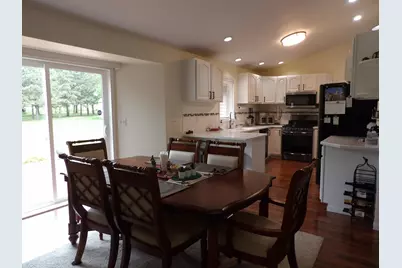 538 Sandra Circle, Freeport, IL 61032 - Photo 6