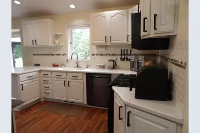 538 Sandra Circle, Freeport, IL 61032 - Photo 8