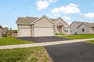 411 Hughes Pkwy, Poplar Grove, IL 61065 - Photo 2