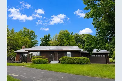 576 Timber Hills Drive, Freeport, IL 61032 - Photo 2