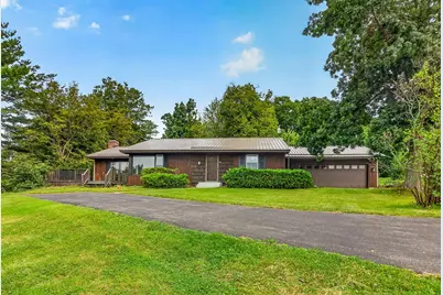 576 Timber Hills Drive, Freeport, IL 61032 - Photo 4
