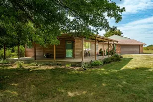 608 N 2nd St, Holcomb, IL 61043 - Photo 2