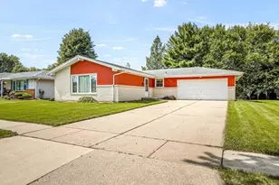 215 Lynne Ln, Belvidere, IL 61008 - Photo 2