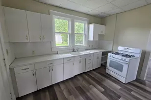 856 W American St, Freeport, IL 61032 - Photo 2
