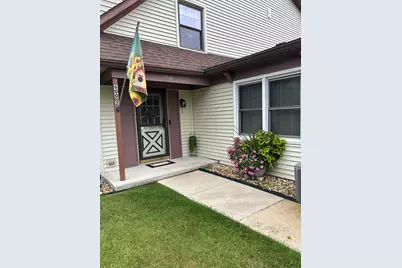 600 Kiwanis Court  #2, Freeport, IL 61032 - Photo 2