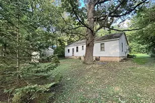 928 Julien St, Belvidere, IL 61008 - Photo 2